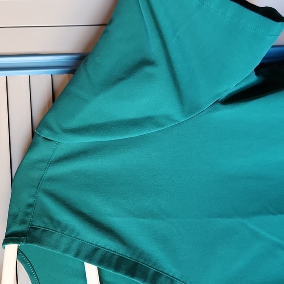 FIGS Green Scrub Top - Picture 5 of 13